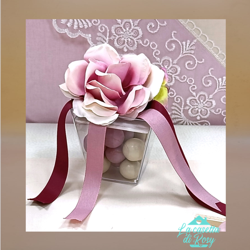 Coppetta in plexiglass con rosa in seta